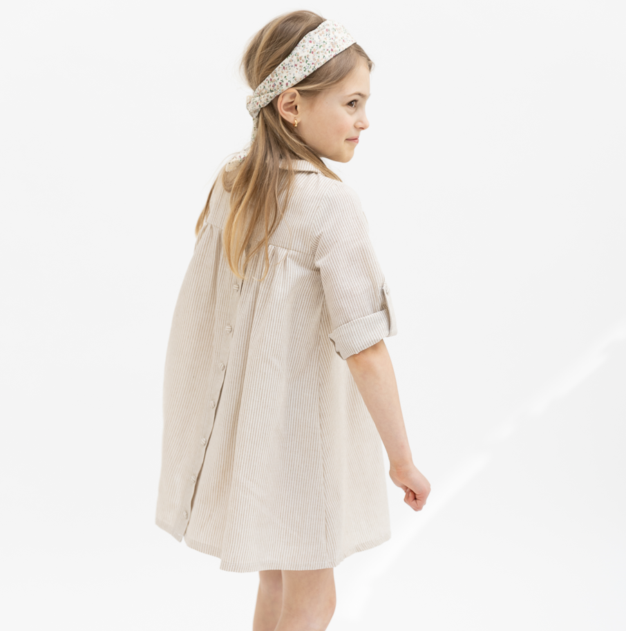 Vestido de lino con cuello a rayas